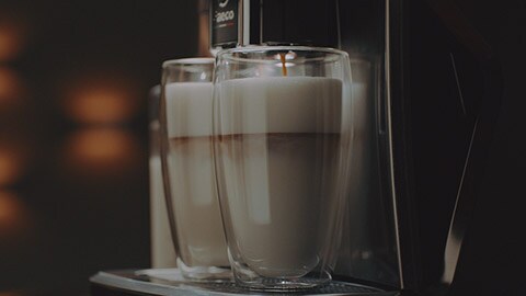 Latte duo funktsiooni kasutades valmistatakse korraga kaks tassi kohvijooki